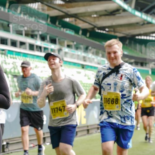 13.09.2026 - 21. swb-Marathon Bremen Michael Burmester http://msf.ph/oto/10470572 13.09.2026 10:36:34 Laufen im Stadion 10092, 10144, 10150, 10152, 10153, 10154, 10160, 10173, 10175, 10181, 10182, 10186, 10187, 10195, 10198, 10237, 10245, 10251, 10257, 10263, 10272, 10275, 10278, 10291, 10296, 10306, 10309, 10315, 10327, 10331, 10332, 10338, 10357, 10377, 10382, 10390, 10403, 10409, 10411, 10420, 10427, 10429, 10439, 10444, 10473, 10477, 10481, 10492, 10497, 10500, 10516, 10531, 10560, 10569, 10607, 10613, 10617, 10633, 10636, 10647, 10648, 10659, 10663, 10671, 10672, 10715 meine-sportfotos.de