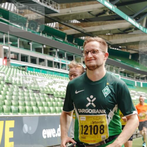 13.09.2026 - 21. swb-Marathon Bremen Michael Burmester http://msf.ph/oto/10470662 13.09.2026 10:36:36 Laufen im Stadion 10092, 10144, 10150, 10152, 10153, 10154, 10160, 10173, 10175, 10181, 10182, 10186, 10187, 10195, 10198, 10237, 10245, 10251, 10257, 10263, 10272, 10275, 10278, 10291, 10296, 10306, 10309, 10315, 10327, 10331, 10332, 10338, 10357, 10377, 10382, 10390, 10403, 10409, 10411, 10420, 10427, 10429, 10439, 10444, 10473, 10477, 10481, 10492, 10497, 10500, 10516, 10531, 10560, 10569, 10607, 10613, 10617, 10633, 10636, 10647, 10648, 10659, 10663, 10671, 10672, 10715 meine-sportfotos.de