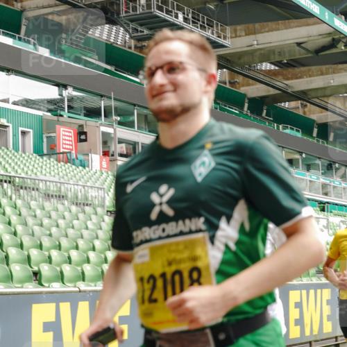 13.09.2026 - 21. swb-Marathon Bremen Michael Burmester http://msf.ph/oto/10470697 13.09.2026 10:36:36 Laufen im Stadion 10092, 10144, 10150, 10152, 10153, 10154, 10160, 10173, 10175, 10181, 10182, 10186, 10187, 10195, 10198, 10237, 10245, 10251, 10257, 10263, 10272, 10275, 10278, 10291, 10296, 10306, 10309, 10315, 10327, 10331, 10332, 10338, 10357, 10377, 10382, 10390, 10403, 10409, 10411, 10420, 10427, 10429, 10439, 10444, 10473, 10477, 10481, 10492, 10497, 10500, 10516, 10531, 10560, 10569, 10607, 10613, 10617, 10633, 10636, 10647, 10648, 10659, 10663, 10671, 10672, 10715 meine-sportfotos.de
