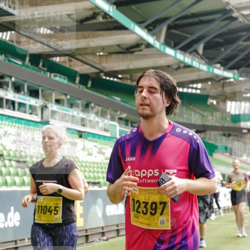 13.09.2026 - 21. swb-Marathon Bremen Michael Burmester http://msf.ph/oto/10470799 13.09.2026 10:36:39 Laufen im Stadion 10092, 10150, 10152, 10153, 10154, 10160, 10173, 10175, 10181, 10182, 10186, 10187, 10195, 10198, 10237, 10245, 10251, 10257, 10263, 10272, 10275, 10278, 10291, 10296, 10306, 10309, 10315, 10327, 10331, 10332, 10338, 10357, 10377, 10382, 10390, 10403, 10409, 10411, 10420, 10429, 10439, 10444, 10473, 10477, 10481, 10492, 10497, 10500, 10516, 10531, 10560, 10569, 10607, 10613, 10617, 10633, 10636, 10647, 10648, 10659, 10663, 10671, 10672, 10674, 10715 meine-sportfotos.de