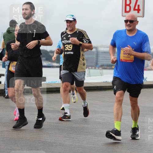 13.09.2026 - Kiel Lauf Andreas Tolksdorf http://msf.ph/oto/10470817 13.09.2026 12:11:24 Kiellinie 104, 104, 4, 39, 445, 1254 meine-sportfotos.de