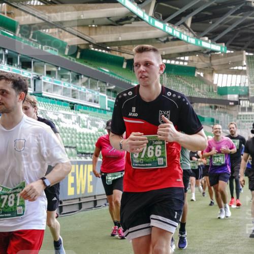 13.09.2026 - 21. swb-Marathon Bremen Michael Burmester http://msf.ph/oto/10470910 13.09.2026 13:14:27 Laufen im Stadion 266, 270, 278, 300, 349, 414, 460, 576, 600, 631, 702, 768, 950, 956, 1005, 1008, 1047, 1143, 1392, 1408, 1426, 1573, 1596, 1641, 1818, 1819, 1991, 2024, 2035, 2079, 2233, 2314, 2387, 2412, 2439, 2457, 2466, 2484, 2494, 2521, 2540, 2564, 2612, 2665, 2690, 2691, 2693, 2737, 2773, 2816, 2829, 2838, 2861, 2865, 2884, 2887, 2921, 2958, 2972, 2978, 3016, 3111, 3209, 3253, 3277, 3304, 3313, 3355, 3378, 3405, 3428, 3653, 3661, 3670, 3680, 4034, 4080, 4306, 703 meine-sportfotos.de