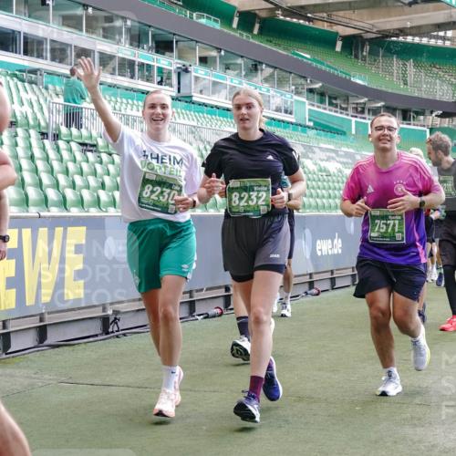13.09.2026 - 21. swb-Marathon Bremen Michael Burmester http://msf.ph/oto/10470997 13.09.2026 13:14:30 Laufen im Stadion 266, 270, 278, 300, 349, 414, 460, 576, 600, 631, 768, 950, 956, 1005, 1008, 1047, 1143, 1392, 1408, 1426, 1573, 1596, 1641, 1818, 1819, 1991, 2024, 2035, 2079, 2233, 2235, 2314, 2359, 2387, 2412, 2439, 2457, 2466, 2484, 2494, 2521, 2540, 2564, 2612, 2665, 2690, 2691, 2693, 2737, 2773, 2816, 2829, 2838, 2861, 2865, 2884, 2887, 2921, 2958, 2972, 2978, 3016, 3111, 3209, 3253, 3277, 3304, 3313, 3355, 3378, 3405, 3428, 3653, 3661, 3670, 3680, 4034, 4080, 4306, 703 meine-sportfotos.de