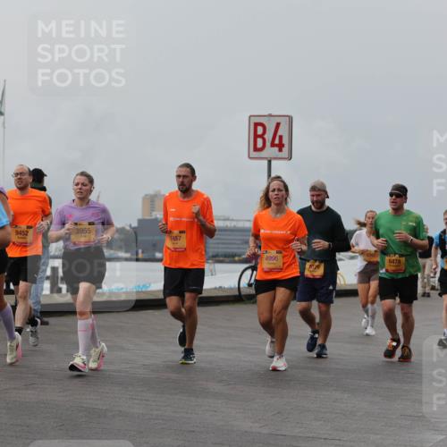 13.09.2026 - Kiel Lauf Andreas Tolksdorf http://msf.ph/oto/10471001 13.09.2026 12:11:44 Kiellinie 7825, 9452, 1, 39, 3955, 1457, 4, 8397, 4996, 6478, 12030, 3079 meine-sportfotos.de