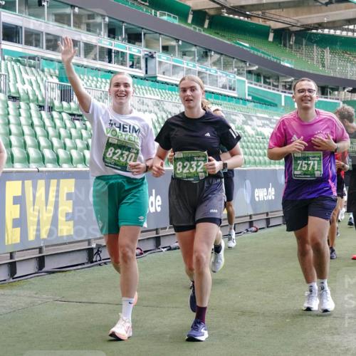 13.09.2026 - 21. swb-Marathon Bremen Michael Burmester http://msf.ph/oto/10471008 13.09.2026 13:14:30 Laufen im Stadion 266, 270, 278, 300, 349, 414, 460, 576, 600, 631, 768, 950, 956, 1005, 1008, 1047, 1143, 1392, 1408, 1426, 1573, 1596, 1641, 1818, 1819, 1991, 2024, 2035, 2079, 2233, 2235, 2314, 2359, 2387, 2412, 2439, 2457, 2466, 2484, 2494, 2521, 2540, 2564, 2612, 2665, 2690, 2691, 2693, 2737, 2773, 2816, 2829, 2838, 2861, 2865, 2884, 2887, 2921, 2958, 2972, 2978, 3016, 3111, 3209, 3253, 3277, 3304, 3313, 3355, 3378, 3405, 3428, 3653, 3661, 3670, 3680, 4034, 4080, 4306, 703 meine-sportfotos.de