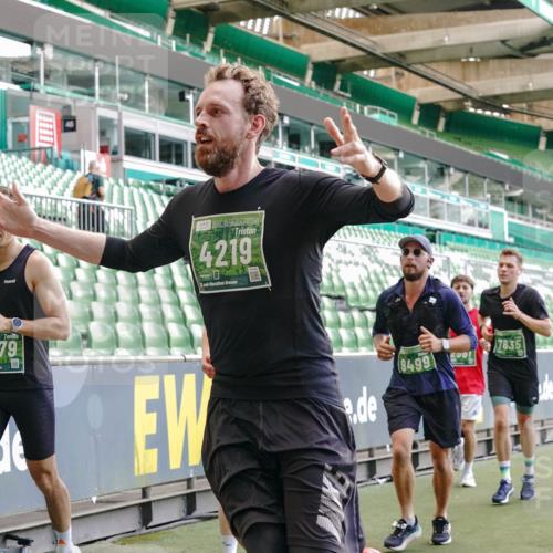 13.09.2026 - 21. swb-Marathon Bremen Michael Burmester http://msf.ph/oto/10471131 13.09.2026 13:14:33 Laufen im Stadion 266, 270, 278, 300, 414, 460, 576, 600, 631, 768, 950, 956, 1005, 1008, 1047, 1143, 1392, 1408, 1426, 1573, 1596, 1641, 1818, 1819, 1991, 2024, 2035, 2079, 2233, 2235, 2314, 2359, 2387, 2412, 2439, 2457, 2466, 2484, 2494, 2521, 2540, 2564, 2612, 2665, 2690, 2691, 2693, 2737, 2760, 2773, 2816, 2829, 2838, 2861, 2865, 2887, 2921, 2958, 2972, 2978, 3016, 3111, 3209, 3253, 3277, 3304, 3313, 3355, 3378, 3405, 3428, 3653, 3661, 3670, 3680, 3829, 4034, 4080, 4306, 703 meine-sportfotos.de