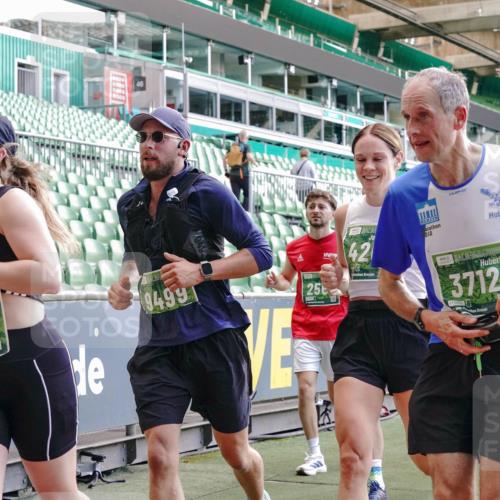 13.09.2026 - 21. swb-Marathon Bremen Michael Burmester http://msf.ph/oto/10471184 13.09.2026 13:14:34 Laufen im Stadion 266, 270, 278, 300, 414, 460, 576, 600, 631, 768, 950, 956, 1005, 1008, 1047, 1143, 1392, 1408, 1426, 1573, 1596, 1818, 1819, 1991, 2024, 2035, 2079, 2233, 2235, 2314, 2359, 2387, 2412, 2439, 2457, 2466, 2484, 2494, 2521, 2540, 2564, 2612, 2665, 2690, 2691, 2693, 2737, 2760, 2773, 2816, 2829, 2838, 2861, 2865, 2887, 2921, 2958, 2972, 2978, 3016, 3111, 3209, 3277, 3304, 3313, 3355, 3378, 3405, 3428, 3653, 3661, 3670, 3680, 3829, 4034, 4080, 4306, 703 meine-sportfotos.de