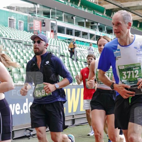 13.09.2026 - 21. swb-Marathon Bremen Michael Burmester http://msf.ph/oto/10471198 13.09.2026 13:14:34 Laufen im Stadion 266, 270, 278, 300, 414, 460, 576, 600, 631, 768, 950, 956, 1005, 1008, 1047, 1143, 1392, 1408, 1426, 1573, 1596, 1818, 1819, 1991, 2024, 2035, 2079, 2233, 2235, 2314, 2359, 2387, 2412, 2439, 2457, 2466, 2484, 2494, 2521, 2540, 2564, 2612, 2665, 2690, 2691, 2693, 2737, 2760, 2773, 2816, 2829, 2838, 2861, 2865, 2887, 2921, 2958, 2972, 2978, 3016, 3111, 3209, 3277, 3304, 3313, 3355, 3378, 3405, 3428, 3653, 3661, 3670, 3680, 3829, 4034, 4080, 4306, 703 meine-sportfotos.de