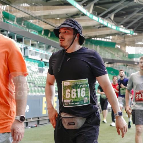 13.09.2026 - 21. swb-Marathon Bremen Michael Burmester http://msf.ph/oto/10471328 13.09.2026 13:14:38 Laufen im Stadion 263, 266, 270, 278, 300, 414, 460, 576, 600, 631, 768, 950, 956, 1005, 1008, 1047, 1392, 1408, 1426, 1573, 1596, 1818, 1819, 2024, 2035, 2079, 2233, 2235, 2314, 2359, 2387, 2412, 2457, 2466, 2484, 2494, 2521, 2540, 2564, 2612, 2690, 2691, 2693, 2737, 2760, 2783, 2816, 2829, 2838, 2859, 2861, 2865, 2887, 2921, 2958, 2972, 2978, 3016, 3111, 3209, 3277, 3304, 3355, 3378, 3405, 3428, 3653, 3661, 3670, 3680, 3829, 4034, 4080, 4306, 703 meine-sportfotos.de