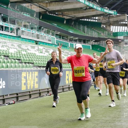 13.09.2026 - 21. swb-Marathon Bremen Michael Burmester http://msf.ph/oto/10471347 13.09.2026 10:36:52 Laufen im Stadion 10092, 10150, 10152, 10153, 10154, 10160, 10181, 10182, 10186, 10187, 10195, 10198, 10237, 10251, 10257, 10263, 10272, 10273, 10274, 10275, 10278, 10291, 10296, 10306, 10309, 10315, 10323, 10327, 10331, 10332, 10338, 10357, 10382, 10390, 10403, 10409, 10411, 10420, 10429, 10439, 10444, 10473, 10477, 10481, 10497, 10500, 10516, 10531, 10560, 10569, 10598, 10607, 10613, 10617, 10633, 10636, 10647, 10648, 10659, 10663, 10671, 10672, 10674 meine-sportfotos.de