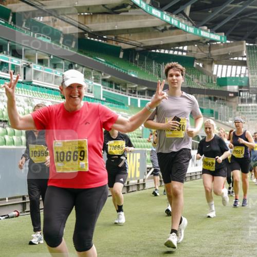 13.09.2026 - 21. swb-Marathon Bremen Michael Burmester http://msf.ph/oto/10471377 13.09.2026 10:36:53 Laufen im Stadion 10092, 10150, 10152, 10153, 10154, 10160, 10181, 10182, 10186, 10187, 10195, 10198, 10237, 10251, 10257, 10263, 10272, 10273, 10274, 10275, 10278, 10291, 10296, 10306, 10309, 10315, 10323, 10327, 10331, 10332, 10338, 10357, 10382, 10390, 10403, 10409, 10411, 10420, 10429, 10439, 10444, 10473, 10477, 10481, 10497, 10500, 10516, 10531, 10560, 10569, 10598, 10607, 10613, 10617, 10633, 10636, 10647, 10648, 10659, 10663, 10671, 10672, 10674 meine-sportfotos.de