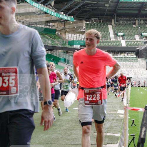 13.09.2026 - 21. swb-Marathon Bremen Michael Burmester http://msf.ph/oto/10471436 13.09.2026 13:14:42 Laufen im Stadion 263, 266, 270, 300, 414, 460, 600, 631, 768, 956, 1008, 1047, 1392, 1408, 1426, 1573, 1596, 1818, 1819, 2024, 2035, 2079, 2233, 2235, 2314, 2359, 2385, 2387, 2412, 2457, 2466, 2484, 2494, 2521, 2540, 2564, 2667, 2690, 2691, 2693, 2737, 2760, 2783, 2816, 2829, 2838, 2859, 2861, 2865, 2887, 2958, 2972, 2978, 3016, 3111, 3157, 3185, 3209, 3277, 3304, 3355, 3378, 3405, 3428, 3653, 3661, 3670, 3680, 3829, 4034, 4080, 4306, 703 meine-sportfotos.de