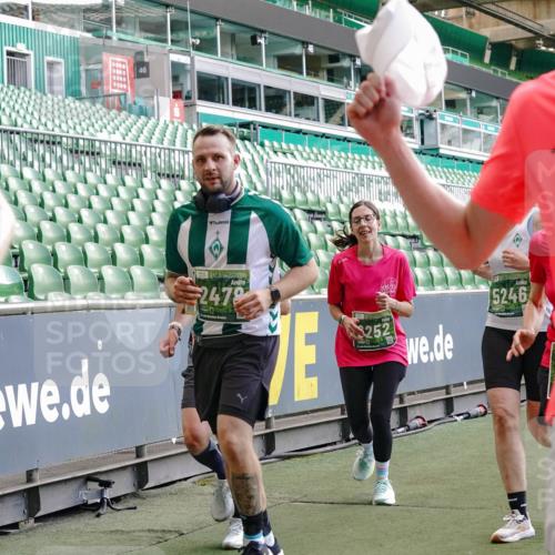 13.09.2026 - 21. swb-Marathon Bremen Michael Burmester http://msf.ph/oto/10471496 13.09.2026 13:14:44 Laufen im Stadion 263, 266, 270, 300, 414, 460, 600, 631, 768, 956, 1008, 1047, 1392, 1408, 1426, 1573, 1596, 1818, 1819, 2024, 2035, 2079, 2233, 2235, 2314, 2359, 2385, 2387, 2412, 2457, 2466, 2484, 2494, 2521, 2540, 2564, 2667, 2690, 2691, 2693, 2737, 2760, 2783, 2829, 2838, 2859, 2861, 2865, 2887, 2958, 2972, 2978, 3016, 3111, 3157, 3185, 3209, 3277, 3304, 3355, 3378, 3405, 3428, 3653, 3661, 3670, 3680, 3829, 4034, 4080, 4306, 703 meine-sportfotos.de