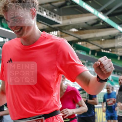 13.09.2026 - 21. swb-Marathon Bremen Michael Burmester http://msf.ph/oto/10471516 13.09.2026 13:14:45 Laufen im Stadion 263, 266, 270, 300, 414, 460, 600, 631, 768, 956, 1008, 1047, 1392, 1408, 1426, 1573, 1596, 1818, 1819, 2024, 2035, 2079, 2233, 2235, 2314, 2359, 2385, 2386, 2387, 2412, 2457, 2466, 2484, 2494, 2521, 2540, 2564, 2667, 2690, 2691, 2693, 2737, 2760, 2783, 2829, 2838, 2859, 2861, 2865, 2887, 2958, 2972, 2978, 3111, 3157, 3185, 3209, 3277, 3304, 3355, 3378, 3405, 3428, 3653, 3661, 3670, 3680, 3829, 4034, 4080, 4306, 703 meine-sportfotos.de