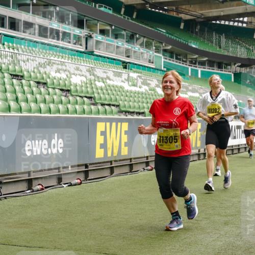 13.09.2026 - 21. swb-Marathon Bremen Michael Burmester http://msf.ph/oto/10471729 13.09.2026 10:37:05 Laufen im Stadion 10090, 10091, 10092, 10150, 10152, 10153, 10154, 10160, 10182, 10186, 10187, 10195, 10198, 10237, 10251, 10257, 10263, 10272, 10273, 10274, 10275, 10278, 10283, 10291, 10296, 10306, 10315, 10323, 10327, 10331, 10332, 10338, 10357, 10382, 10390, 10403, 10409, 10411, 10420, 10429, 10439, 10444, 10473, 10477, 10481, 10488, 10497, 10500, 10516, 10531, 10560, 10569, 10598, 10607, 10613, 10617, 10633, 10647, 10648, 10659, 10663, 10671, 10672, 10674 meine-sportfotos.de