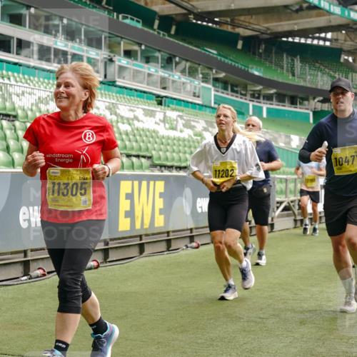 13.09.2026 - 21. swb-Marathon Bremen Michael Burmester http://msf.ph/oto/10471764 13.09.2026 10:37:06 Laufen im Stadion 10090, 10091, 10092, 10150, 10152, 10153, 10154, 10160, 10182, 10186, 10187, 10195, 10198, 10237, 10251, 10257, 10263, 10272, 10273, 10274, 10275, 10278, 10283, 10291, 10296, 10306, 10315, 10323, 10327, 10331, 10332, 10338, 10357, 10382, 10390, 10403, 10409, 10411, 10420, 10429, 10439, 10444, 10473, 10477, 10481, 10488, 10497, 10500, 10516, 10531, 10560, 10569, 10598, 10607, 10613, 10617, 10633, 10647, 10648, 10659, 10663, 10671, 10672, 10674 meine-sportfotos.de