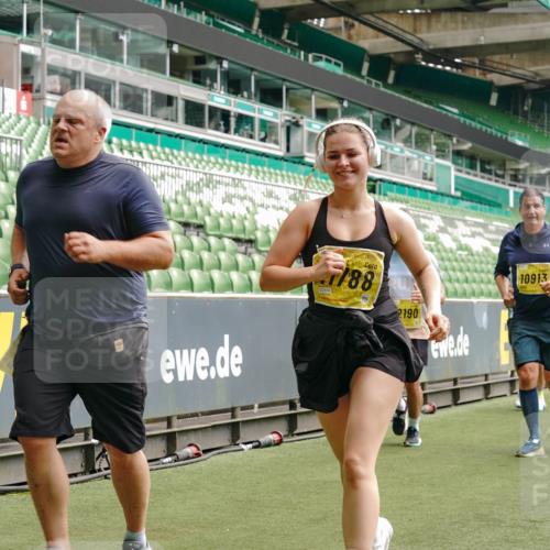 13.09.2026 - 21. swb-Marathon Bremen Michael Burmester http://msf.ph/oto/10471874 13.09.2026 10:37:09 Laufen im Stadion 10090, 10091, 10092, 10150, 10152, 10153, 10154, 10160, 10186, 10187, 10195, 10198, 10237, 10251, 10257, 10263, 10272, 10273, 10274, 10275, 10278, 10283, 10291, 10296, 10306, 10315, 10323, 10327, 10331, 10332, 10338, 10357, 10375, 10376, 10382, 10390, 10403, 10409, 10411, 10420, 10429, 10432, 10439, 10444, 10473, 10481, 10488, 10497, 10500, 10516, 10531, 10560, 10569, 10598, 10607, 10613, 10633, 10647, 10648, 10654, 10659, 10663, 10671, 10672, 10674 meine-sportfotos.de