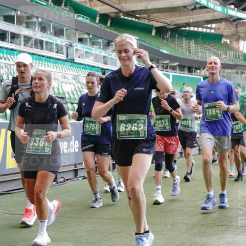 13.09.2026 - 21. swb-Marathon Bremen Michael Burmester http://msf.ph/oto/10471929 13.09.2026 13:14:55 Laufen im Stadion 263, 266, 300, 414, 460, 600, 631, 768, 956, 1008, 1047, 1392, 1408, 1573, 1596, 1818, 1819, 1874, 2024, 2035, 2079, 2233, 2235, 2314, 2359, 2385, 2386, 2387, 2412, 2457, 2466, 2484, 2494, 2521, 2540, 2564, 2667, 2690, 2691, 2693, 2737, 2760, 2783, 2829, 2838, 2859, 2861, 2865, 2874, 2887, 2958, 2972, 2978, 3075, 3111, 3157, 3165, 3185, 3209, 3265, 3304, 3355, 3378, 3382, 3405, 3428, 3653, 3661, 3670, 3680, 3829, 4034, 4080, 4306, 703 meine-sportfotos.de