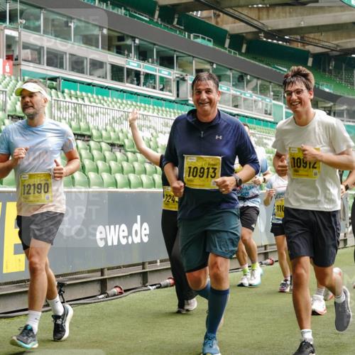 13.09.2026 - 21. swb-Marathon Bremen Michael Burmester http://msf.ph/oto/10471935 13.09.2026 10:37:11 Laufen im Stadion 10090, 10091, 10092, 10150, 10152, 10153, 10154, 10160, 10186, 10187, 10198, 10237, 10251, 10257, 10263, 10272, 10273, 10274, 10275, 10278, 10283, 10291, 10296, 10306, 10315, 10323, 10327, 10331, 10332, 10338, 10357, 10370, 10375, 10376, 10382, 10390, 10403, 10411, 10420, 10429, 10432, 10439, 10444, 10473, 10481, 10488, 10497, 10500, 10516, 10531, 10560, 10569, 10598, 10607, 10613, 10633, 10647, 10648, 10654, 10659, 10663, 10671, 10672, 10674 meine-sportfotos.de
