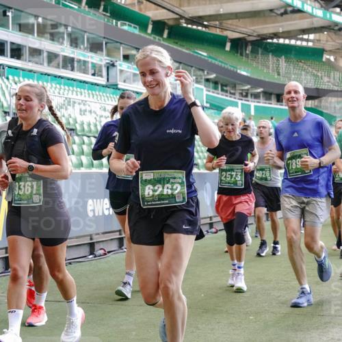 13.09.2026 - 21. swb-Marathon Bremen Michael Burmester http://msf.ph/oto/10471958 13.09.2026 13:14:55 Laufen im Stadion 263, 266, 300, 414, 460, 600, 631, 768, 956, 1008, 1047, 1392, 1408, 1573, 1596, 1818, 1819, 1874, 2024, 2035, 2079, 2233, 2235, 2314, 2359, 2385, 2386, 2387, 2412, 2457, 2466, 2484, 2494, 2521, 2540, 2564, 2667, 2690, 2691, 2693, 2737, 2760, 2783, 2829, 2838, 2859, 2861, 2865, 2874, 2887, 2958, 2972, 2978, 3075, 3111, 3157, 3165, 3185, 3209, 3265, 3304, 3355, 3378, 3382, 3405, 3428, 3653, 3661, 3670, 3680, 3829, 4034, 4080, 4306, 703 meine-sportfotos.de
