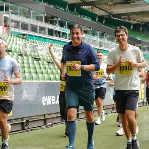 13.09.2026 - 21. swb-Marathon Bremen Michael Burmester http://msf.ph/oto/10471963 13.09.2026 10:37:11 Laufen im Stadion 10090, 10091, 10092, 10150, 10152, 10153, 10154, 10160, 10186, 10187, 10198, 10237, 10251, 10257, 10263, 10272, 10273, 10274, 10275, 10278, 10283, 10291, 10296, 10306, 10315, 10323, 10327, 10331, 10332, 10338, 10357, 10370, 10375, 10376, 10382, 10390, 10403, 10411, 10420, 10429, 10432, 10439, 10444, 10473, 10481, 10488, 10497, 10500, 10516, 10531, 10560, 10569, 10598, 10607, 10613, 10633, 10647, 10648, 10654, 10659, 10663, 10671, 10672, 10674 meine-sportfotos.de