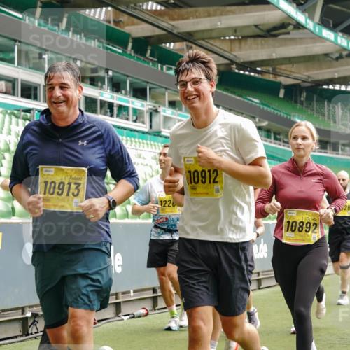 13.09.2026 - 21. swb-Marathon Bremen Michael Burmester http://msf.ph/oto/10471974 13.09.2026 10:37:12 Laufen im Stadion 10090, 10091, 10092, 10150, 10152, 10153, 10154, 10160, 10186, 10187, 10198, 10237, 10251, 10257, 10263, 10272, 10273, 10274, 10275, 10278, 10283, 10291, 10296, 10306, 10315, 10323, 10327, 10331, 10332, 10338, 10357, 10370, 10375, 10376, 10382, 10390, 10403, 10411, 10420, 10429, 10432, 10439, 10444, 10473, 10481, 10488, 10497, 10500, 10516, 10531, 10560, 10569, 10598, 10607, 10613, 10633, 10647, 10648, 10654, 10659, 10663, 10671, 10672, 10674 meine-sportfotos.de