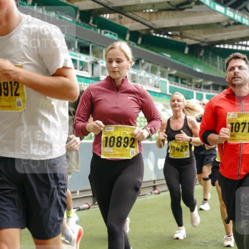 13.09.2026 - 21. swb-Marathon Bremen Michael Burmester http://msf.ph/oto/10472019 13.09.2026 10:37:13 Laufen im Stadion 10090, 10091, 10092, 10150, 10152, 10153, 10154, 10160, 10186, 10187, 10198, 10237, 10251, 10257, 10263, 10272, 10273, 10274, 10275, 10278, 10283, 10291, 10296, 10306, 10315, 10323, 10327, 10331, 10332, 10338, 10357, 10370, 10375, 10376, 10382, 10390, 10403, 10411, 10420, 10429, 10432, 10439, 10444, 10473, 10481, 10488, 10497, 10500, 10516, 10531, 10560, 10569, 10598, 10607, 10613, 10633, 10647, 10648, 10654, 10659, 10663, 10671, 10672, 10674 meine-sportfotos.de
