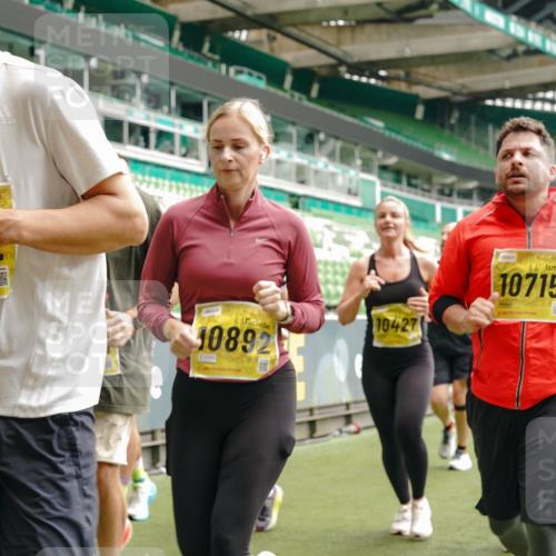 13.09.2026 - 21. swb-Marathon Bremen Michael Burmester http://msf.ph/oto/10472030 13.09.2026 10:37:13 Laufen im Stadion 10090, 10091, 10092, 10150, 10152, 10153, 10154, 10160, 10186, 10187, 10198, 10237, 10251, 10257, 10263, 10272, 10273, 10274, 10275, 10278, 10283, 10291, 10296, 10306, 10315, 10323, 10327, 10331, 10332, 10338, 10357, 10370, 10375, 10376, 10382, 10390, 10403, 10411, 10420, 10429, 10432, 10439, 10444, 10473, 10481, 10488, 10497, 10500, 10516, 10531, 10560, 10569, 10598, 10607, 10613, 10633, 10647, 10648, 10654, 10659, 10663, 10671, 10672, 10674 meine-sportfotos.de