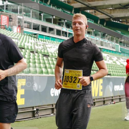 13.09.2026 - 21. swb-Marathon Bremen Michael Burmester http://msf.ph/oto/10472174 13.09.2026 10:37:16 Laufen im Stadion 10090, 10091, 10092, 10150, 10152, 10153, 10154, 10160, 10186, 10187, 10190, 10198, 10237, 10251, 10257, 10263, 10272, 10273, 10274, 10275, 10278, 10283, 10291, 10296, 10305, 10306, 10315, 10323, 10327, 10331, 10332, 10338, 10357, 10370, 10375, 10376, 10382, 10390, 10403, 10411, 10420, 10429, 10432, 10439, 10444, 10473, 10481, 10488, 10497, 10500, 10516, 10531, 10560, 10569, 10598, 10607, 10613, 10633, 10647, 10648, 10654, 10659, 10663, 10671, 10672, 10674 meine-sportfotos.de
