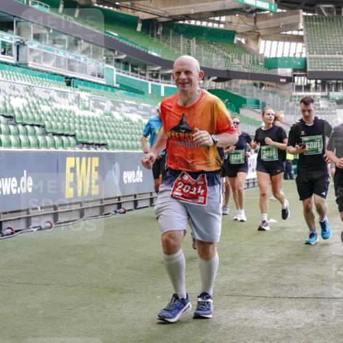 13.09.2026 - 21. swb-Marathon Bremen Michael Burmester http://msf.ph/oto/10472486 13.09.2026 13:15:10 Laufen im Stadion 143, 263, 266, 300, 414, 460, 598, 631, 653, 768, 956, 1008, 1047, 1392, 1408, 1573, 1818, 1819, 1874, 2013, 2024, 2035, 2218, 2233, 2235, 2314, 2359, 2385, 2386, 2412, 2457, 2466, 2468, 2484, 2494, 2521, 2540, 2564, 2667, 2690, 2691, 2693, 2737, 2760, 2783, 2829, 2838, 2859, 2861, 2865, 2874, 2887, 2958, 2978, 3001, 3075, 3111, 3157, 3165, 3185, 3209, 3237, 3265, 3304, 3355, 3378, 3382, 3405, 3428, 3486, 3512, 3653, 3661, 3670, 3680, 3829, 4034, 4080, 4306, 703 meine-sportfotos.de
