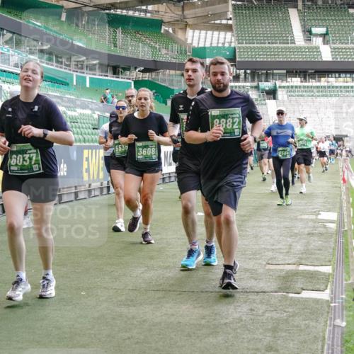 13.09.2026 - 21. swb-Marathon Bremen Michael Burmester http://msf.ph/oto/10472537 13.09.2026 13:15:11 Laufen im Stadion 143, 263, 266, 300, 414, 460, 598, 631, 653, 768, 956, 1008, 1047, 1392, 1408, 1573, 1818, 1819, 1874, 2013, 2024, 2035, 2218, 2233, 2235, 2314, 2359, 2385, 2386, 2412, 2457, 2466, 2468, 2484, 2494, 2521, 2540, 2564, 2667, 2678, 2690, 2691, 2693, 2737, 2760, 2783, 2829, 2838, 2859, 2861, 2865, 2874, 2887, 2958, 2978, 3001, 3075, 3111, 3157, 3165, 3185, 3209, 3237, 3265, 3304, 3355, 3378, 3382, 3405, 3428, 3486, 3512, 3653, 3661, 3670, 3680, 3829, 4034, 4080, 4306, 703 meine-sportfotos.de