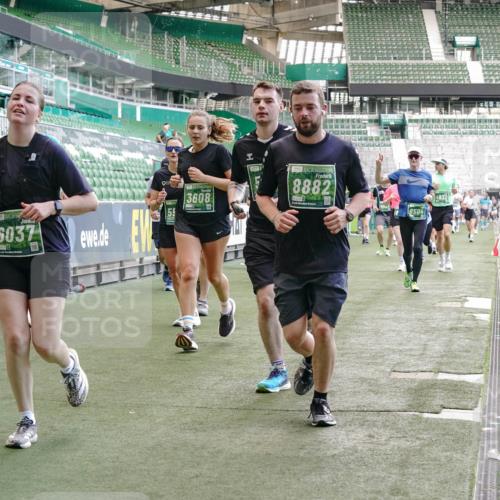 13.09.2026 - 21. swb-Marathon Bremen Michael Burmester http://msf.ph/oto/10472555 13.09.2026 13:15:11 Laufen im Stadion 143, 263, 266, 300, 414, 460, 598, 631, 653, 768, 956, 1008, 1047, 1392, 1408, 1573, 1818, 1819, 1874, 2013, 2024, 2035, 2218, 2233, 2235, 2314, 2359, 2385, 2386, 2412, 2457, 2466, 2468, 2484, 2494, 2521, 2540, 2564, 2667, 2678, 2690, 2691, 2693, 2737, 2760, 2783, 2829, 2838, 2859, 2861, 2865, 2874, 2887, 2958, 2978, 3001, 3075, 3111, 3157, 3165, 3185, 3209, 3237, 3265, 3304, 3355, 3378, 3382, 3405, 3428, 3486, 3512, 3653, 3661, 3670, 3680, 3829, 4034, 4080, 4306, 703 meine-sportfotos.de