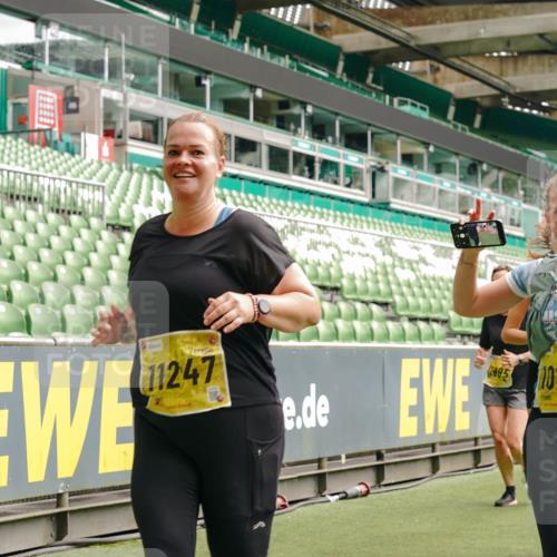 13.09.2026 - 21. swb-Marathon Bremen Michael Burmester http://msf.ph/oto/10472749 13.09.2026 10:37:35 Laufen im Stadion 10090, 10091, 10092, 10150, 10153, 10154, 10160, 10186, 10190, 10198, 10205, 10237, 10251, 10257, 10272, 10273, 10274, 10275, 10278, 10283, 10291, 10296, 10305, 10315, 10323, 10327, 10331, 10332, 10338, 10370, 10375, 10376, 10382, 10390, 10403, 10411, 10420, 10429, 10432, 10444, 10465, 10488, 10497, 10500, 10516, 10531, 10560, 10569, 10598, 10607, 10613, 10633, 10647, 10648, 10654, 10659, 10663, 10674, 10695, 10802, 10823 meine-sportfotos.de