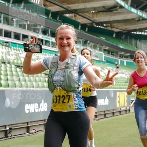13.09.2026 - 21. swb-Marathon Bremen Michael Burmester http://msf.ph/oto/10472758 13.09.2026 10:37:35 Laufen im Stadion 10090, 10091, 10092, 10150, 10153, 10154, 10160, 10186, 10190, 10198, 10205, 10237, 10251, 10257, 10272, 10273, 10274, 10275, 10278, 10283, 10291, 10296, 10305, 10315, 10323, 10327, 10331, 10332, 10338, 10370, 10375, 10376, 10382, 10390, 10403, 10411, 10420, 10429, 10432, 10444, 10465, 10488, 10497, 10500, 10516, 10531, 10560, 10569, 10598, 10607, 10613, 10633, 10647, 10648, 10654, 10659, 10663, 10674, 10695, 10802, 10823 meine-sportfotos.de
