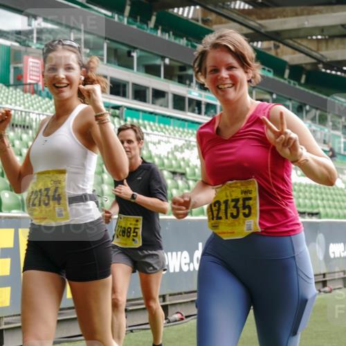 13.09.2026 - 21. swb-Marathon Bremen Michael Burmester http://msf.ph/oto/10472838 13.09.2026 10:37:37 Laufen im Stadion 10090, 10091, 10092, 10150, 10153, 10154, 10160, 10186, 10190, 10198, 10205, 10237, 10251, 10257, 10273, 10274, 10278, 10283, 10291, 10296, 10305, 10315, 10323, 10327, 10331, 10332, 10338, 10370, 10375, 10376, 10382, 10390, 10403, 10411, 10420, 10429, 10432, 10444, 10465, 10488, 10497, 10500, 10516, 10531, 10569, 10598, 10607, 10613, 10633, 10645, 10647, 10648, 10654, 10659, 10663, 10674, 10681, 10682, 10695, 10802, 10823 meine-sportfotos.de