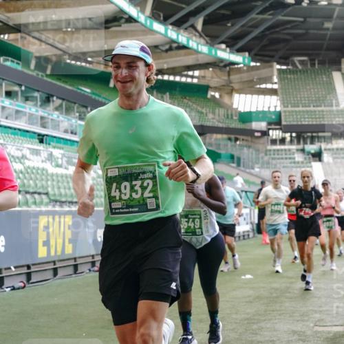 13.09.2026 - 21. swb-Marathon Bremen Michael Burmester http://msf.ph/oto/10472854 13.09.2026 13:15:19 Laufen im Stadion 143, 263, 266, 300, 414, 460, 598, 612, 653, 768, 956, 1008, 1047, 1392, 1408, 1573, 1818, 1819, 1874, 2013, 2024, 2218, 2233, 2235, 2314, 2359, 2385, 2386, 2412, 2466, 2468, 2484, 2494, 2521, 2564, 2667, 2678, 2690, 2691, 2698, 2737, 2760, 2783, 2829, 2838, 2859, 2861, 2865, 2874, 2887, 2958, 2978, 3001, 3075, 3157, 3165, 3185, 3237, 3265, 3331, 3355, 3378, 3382, 3405, 3428, 3486, 3512, 3653, 3661, 3670, 3680, 3829, 4034, 4080, 4306, 703 meine-sportfotos.de