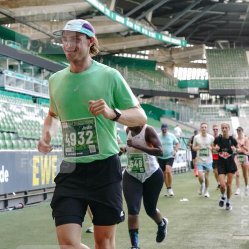 13.09.2026 - 21. swb-Marathon Bremen Michael Burmester http://msf.ph/oto/10472864 13.09.2026 13:15:19 Laufen im Stadion 143, 263, 266, 300, 414, 460, 598, 612, 653, 768, 956, 1008, 1047, 1392, 1408, 1573, 1818, 1819, 1874, 2013, 2024, 2218, 2233, 2235, 2314, 2359, 2385, 2386, 2412, 2466, 2468, 2484, 2494, 2521, 2564, 2667, 2678, 2690, 2691, 2698, 2737, 2760, 2783, 2829, 2838, 2859, 2861, 2865, 2874, 2887, 2958, 2978, 3001, 3075, 3157, 3165, 3185, 3237, 3265, 3331, 3355, 3378, 3382, 3405, 3428, 3486, 3512, 3653, 3661, 3670, 3680, 3829, 4034, 4080, 4306, 703 meine-sportfotos.de