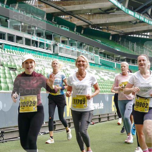 13.09.2026 - 21. swb-Marathon Bremen Michael Burmester http://msf.ph/oto/10473110 13.09.2026 10:37:44 Laufen im Stadion 10090, 10091, 10092, 10150, 10153, 10154, 10168, 10186, 10190, 10198, 10205, 10237, 10257, 10273, 10274, 10278, 10283, 10296, 10305, 10315, 10323, 10327, 10331, 10332, 10338, 10370, 10375, 10376, 10390, 10403, 10411, 10429, 10432, 10444, 10465, 10488, 10497, 10500, 10516, 10526, 10531, 10569, 10598, 10607, 10613, 10633, 10645, 10647, 10648, 10654, 10659, 10661, 10663, 10674, 10681, 10682, 10695, 10697, 10802, 10823 meine-sportfotos.de