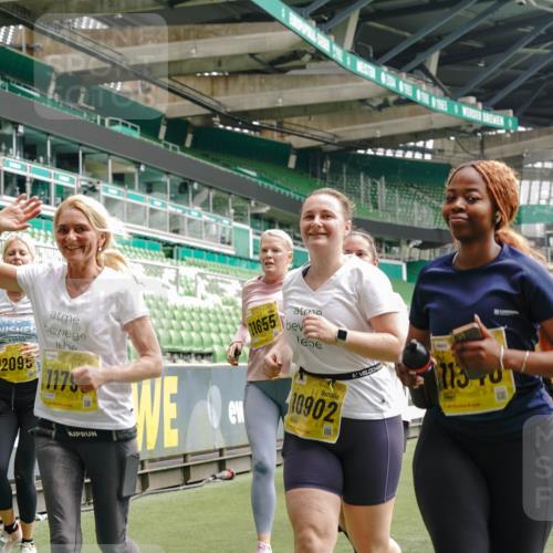 13.09.2026 - 21. swb-Marathon Bremen Michael Burmester http://msf.ph/oto/10473127 13.09.2026 10:37:45 Laufen im Stadion 10090, 10091, 10092, 10150, 10153, 10154, 10168, 10186, 10190, 10198, 10205, 10237, 10257, 10273, 10274, 10278, 10283, 10296, 10305, 10315, 10323, 10327, 10331, 10332, 10338, 10370, 10375, 10376, 10390, 10403, 10411, 10429, 10432, 10444, 10465, 10488, 10497, 10500, 10516, 10526, 10531, 10569, 10598, 10613, 10633, 10645, 10647, 10648, 10654, 10659, 10661, 10663, 10674, 10681, 10682, 10695, 10697, 10802, 10823 meine-sportfotos.de