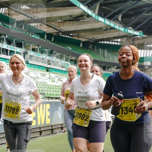 13.09.2026 - 21. swb-Marathon Bremen Michael Burmester http://msf.ph/oto/10473141 13.09.2026 10:37:45 Laufen im Stadion 10090, 10091, 10092, 10150, 10153, 10154, 10168, 10186, 10190, 10198, 10205, 10237, 10257, 10273, 10274, 10278, 10283, 10296, 10305, 10315, 10323, 10327, 10331, 10332, 10338, 10370, 10375, 10376, 10390, 10403, 10411, 10429, 10432, 10444, 10465, 10488, 10497, 10500, 10516, 10526, 10531, 10569, 10598, 10613, 10633, 10645, 10647, 10648, 10654, 10659, 10661, 10663, 10674, 10681, 10682, 10695, 10697, 10802, 10823 meine-sportfotos.de