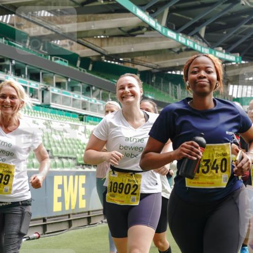 13.09.2026 - 21. swb-Marathon Bremen Michael Burmester http://msf.ph/oto/10473165 13.09.2026 10:37:45 Laufen im Stadion 10090, 10091, 10092, 10150, 10153, 10154, 10168, 10186, 10190, 10198, 10205, 10237, 10257, 10273, 10274, 10278, 10283, 10296, 10305, 10315, 10323, 10327, 10331, 10332, 10338, 10370, 10375, 10376, 10390, 10403, 10411, 10429, 10432, 10444, 10465, 10488, 10497, 10500, 10516, 10526, 10531, 10569, 10598, 10613, 10633, 10645, 10647, 10648, 10654, 10659, 10661, 10663, 10674, 10681, 10682, 10695, 10697, 10802, 10823 meine-sportfotos.de