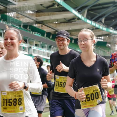 13.09.2026 - 21. swb-Marathon Bremen Michael Burmester http://msf.ph/oto/10473206 13.09.2026 10:37:46 Laufen im Stadion 10090, 10091, 10092, 10150, 10153, 10154, 10168, 10186, 10190, 10198, 10205, 10237, 10257, 10273, 10274, 10278, 10283, 10296, 10305, 10315, 10323, 10327, 10331, 10332, 10338, 10370, 10375, 10376, 10390, 10403, 10411, 10429, 10432, 10444, 10465, 10488, 10497, 10500, 10516, 10526, 10531, 10569, 10598, 10613, 10633, 10645, 10647, 10648, 10654, 10659, 10661, 10663, 10674, 10681, 10682, 10695, 10697, 10802, 10823 meine-sportfotos.de