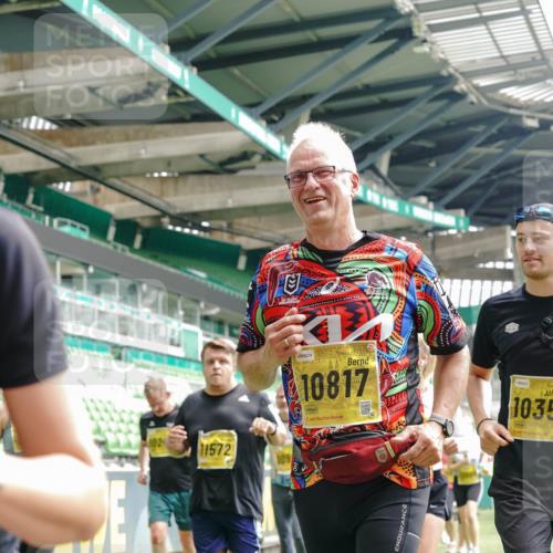 13.09.2026 - 21. swb-Marathon Bremen Michael Burmester http://msf.ph/oto/10473250 13.09.2026 10:37:47 Laufen im Stadion 10090, 10091, 10092, 10150, 10153, 10154, 10168, 10186, 10188, 10190, 10198, 10205, 10237, 10257, 10273, 10274, 10278, 10283, 10296, 10305, 10315, 10323, 10327, 10331, 10332, 10338, 10370, 10375, 10376, 10390, 10403, 10411, 10429, 10432, 10444, 10465, 10488, 10497, 10500, 10516, 10526, 10531, 10569, 10598, 10613, 10633, 10645, 10647, 10648, 10654, 10659, 10661, 10663, 10674, 10681, 10682, 10695, 10697, 10802, 10823 meine-sportfotos.de