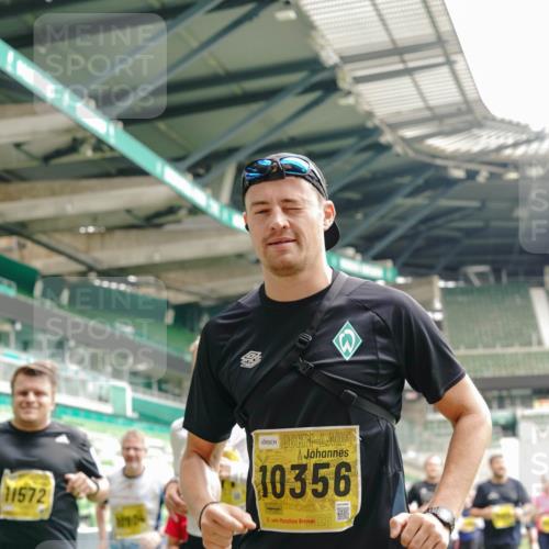 13.09.2026 - 21. swb-Marathon Bremen Michael Burmester http://msf.ph/oto/10473291 13.09.2026 10:37:48 Laufen im Stadion 10090, 10091, 10092, 10150, 10153, 10154, 10168, 10186, 10188, 10190, 10198, 10205, 10237, 10257, 10273, 10274, 10278, 10283, 10296, 10305, 10315, 10323, 10327, 10331, 10332, 10338, 10370, 10375, 10376, 10390, 10411, 10429, 10432, 10444, 10465, 10488, 10497, 10500, 10516, 10526, 10531, 10569, 10598, 10613, 10633, 10645, 10647, 10648, 10654, 10659, 10661, 10663, 10674, 10681, 10682, 10695, 10697, 10802, 10823 meine-sportfotos.de