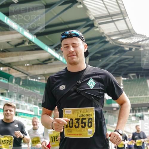 13.09.2026 - 21. swb-Marathon Bremen Michael Burmester http://msf.ph/oto/10473295 13.09.2026 10:37:48 Laufen im Stadion 10090, 10091, 10092, 10150, 10153, 10154, 10168, 10186, 10188, 10190, 10198, 10205, 10237, 10257, 10273, 10274, 10278, 10283, 10296, 10305, 10315, 10323, 10327, 10331, 10332, 10338, 10370, 10375, 10376, 10390, 10411, 10429, 10432, 10444, 10465, 10488, 10497, 10500, 10516, 10526, 10531, 10569, 10598, 10613, 10633, 10645, 10647, 10648, 10654, 10659, 10661, 10663, 10674, 10681, 10682, 10695, 10697, 10802, 10823 meine-sportfotos.de