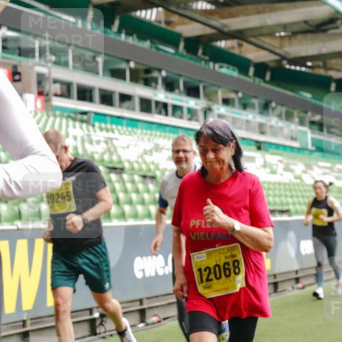 13.09.2026 - 21. swb-Marathon Bremen Michael Burmester http://msf.ph/oto/10473309 13.09.2026 10:37:50 Laufen im Stadion 10090, 10091, 10092, 10150, 10153, 10154, 10168, 10186, 10188, 10190, 10198, 10205, 10237, 10257, 10259, 10260, 10273, 10274, 10283, 10296, 10305, 10315, 10323, 10327, 10331, 10332, 10370, 10375, 10376, 10390, 10411, 10429, 10432, 10444, 10465, 10488, 10497, 10500, 10516, 10526, 10531, 10598, 10613, 10633, 10645, 10647, 10648, 10654, 10659, 10661, 10663, 10674, 10681, 10682, 10695, 10697, 10802, 10823 meine-sportfotos.de