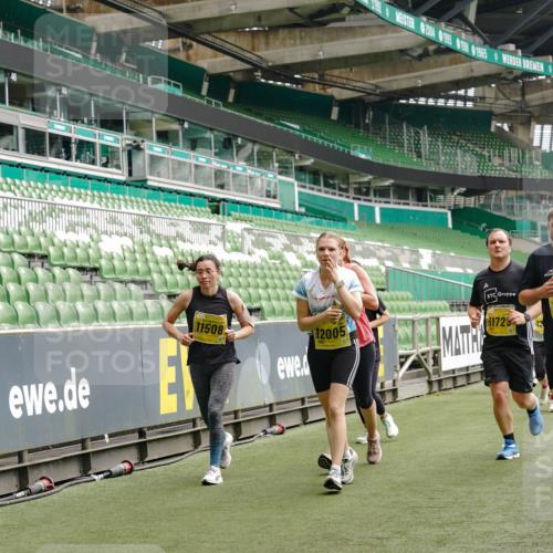 13.09.2026 - 21. swb-Marathon Bremen Michael Burmester http://msf.ph/oto/10473360 13.09.2026 10:37:51 Laufen im Stadion 10090, 10091, 10092, 10150, 10153, 10154, 10168, 10186, 10188, 10190, 10198, 10205, 10237, 10257, 10259, 10260, 10273, 10274, 10283, 10296, 10305, 10315, 10323, 10327, 10331, 10332, 10370, 10375, 10376, 10390, 10411, 10429, 10432, 10444, 10465, 10488, 10497, 10500, 10516, 10526, 10531, 10598, 10613, 10633, 10645, 10647, 10648, 10654, 10659, 10661, 10663, 10674, 10681, 10682, 10695, 10697, 10802, 10823 meine-sportfotos.de