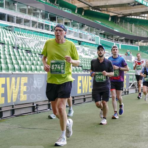 13.09.2026 - 21. swb-Marathon Bremen Michael Burmester http://msf.ph/oto/10473682 13.09.2026 13:15:42 Laufen im Stadion 143, 231, 263, 266, 300, 414, 598, 612, 653, 768, 956, 1008, 1047, 1185, 1312, 1465, 1818, 1819, 1874, 2013, 2218, 2235, 2314, 2351, 2359, 2363, 2385, 2386, 2466, 2468, 2484, 2494, 2579, 2664, 2667, 2678, 2690, 2691, 2698, 2737, 2760, 2778, 2783, 2799, 2829, 2838, 2846, 2859, 2861, 2865, 2874, 2958, 2974, 2978, 3001, 3075, 3133, 3157, 3165, 3185, 3237, 3265, 3331, 3355, 3382, 3387, 3486, 3512, 3670, 3680, 3829, 4034, 4080, 4306, 703 meine-sportfotos.de