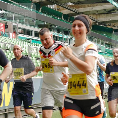13.09.2026 - 21. swb-Marathon Bremen Michael Burmester http://msf.ph/oto/10473918 13.09.2026 10:38:07 Laufen im Stadion 10090, 10091, 10092, 10150, 10153, 10154, 10168, 10186, 10188, 10190, 10198, 10205, 10237, 10259, 10260, 10273, 10274, 10283, 10296, 10305, 10315, 10323, 10327, 10331, 10332, 10370, 10375, 10376, 10432, 10444, 10465, 10488, 10497, 10500, 10516, 10526, 10598, 10613, 10633, 10645, 10647, 10648, 10654, 10659, 10661, 10663, 10674, 10681, 10682, 10695, 10697, 10802, 10823 meine-sportfotos.de