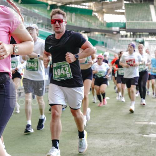 13.09.2026 - 21. swb-Marathon Bremen Michael Burmester http://msf.ph/oto/10473947 13.09.2026 13:15:48 Laufen im Stadion 143, 153, 231, 263, 266, 300, 414, 598, 612, 653, 1008, 1047, 1185, 1312, 1465, 1539, 1818, 1819, 1874, 2013, 2218, 2235, 2314, 2351, 2359, 2363, 2385, 2386, 2466, 2468, 2484, 2494, 2579, 2664, 2667, 2678, 2690, 2691, 2698, 2737, 2760, 2778, 2783, 2799, 2838, 2846, 2859, 2861, 2865, 2874, 2958, 2974, 2978, 3001, 3075, 3133, 3157, 3165, 3185, 3237, 3265, 3331, 3355, 3382, 3387, 3486, 3512, 3670, 3680, 3829, 4034, 4080, 4306, 703 meine-sportfotos.de